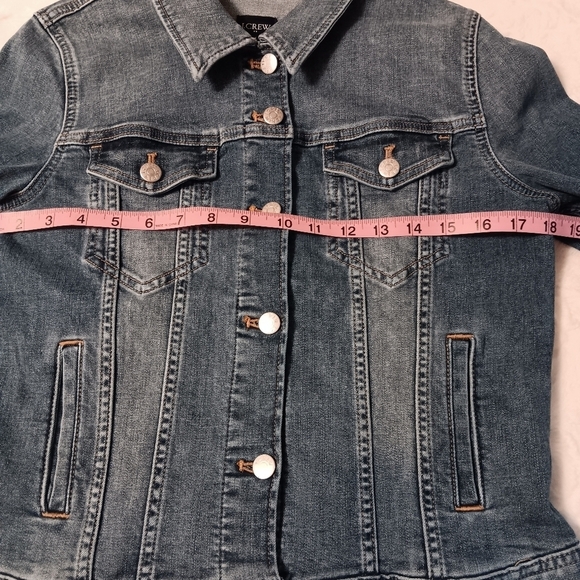 J. Crew Factory Women's Med-wash Denim Short Jean Jacket with Chest Pockets S - Picture 4 of 9